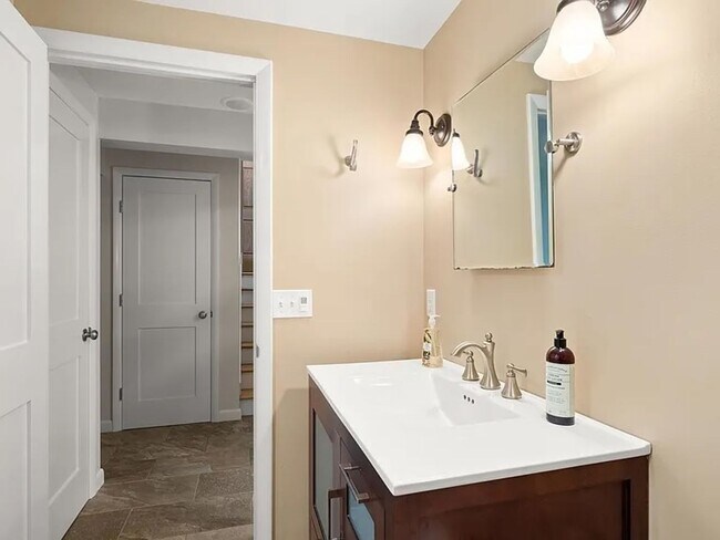 Building Photo - Modern Comfort on East Terrace — Perfect for Families or Professionals