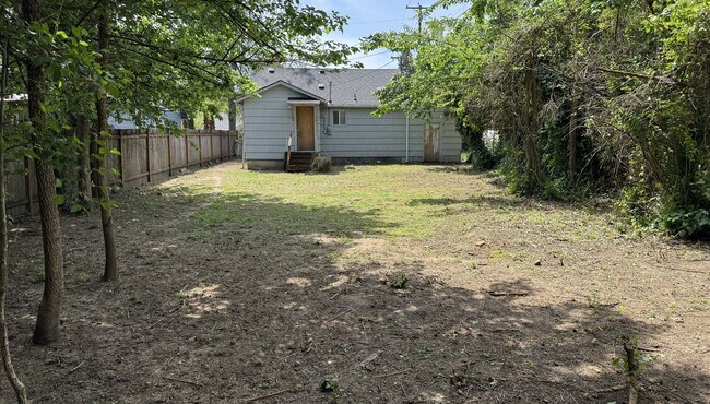 Building Photo - Cute 1 bedroom 1 bathroom house in Eugene!