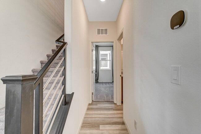 Building Photo - AMAZING 2 Story, 5 Bedroom Home in Gated community!