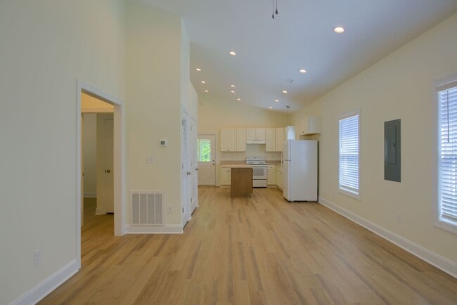 Building Photo - 515 Peru Rd