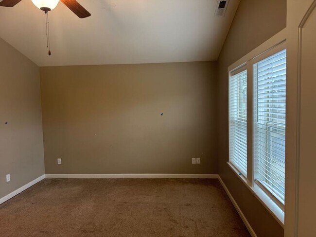Building Photo - 2706 NE 130th Ct
