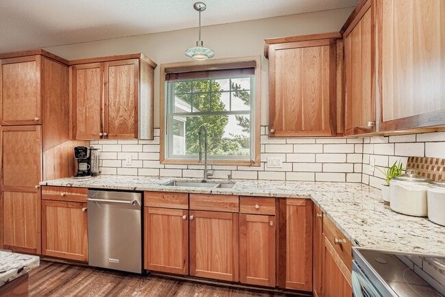 Building Photo - 14143 Jardin Ave N