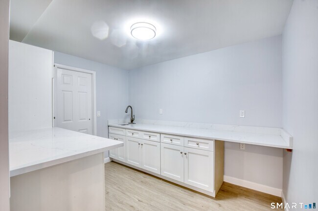 Building Photo - 8 Ridge Pl