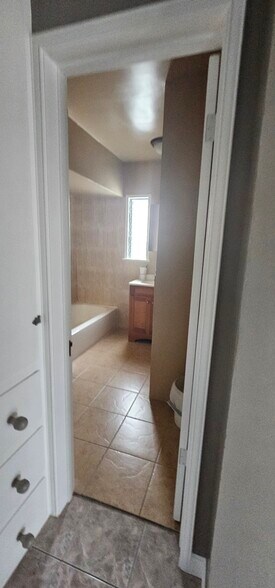 Building Photo - 3212 Live Oak St