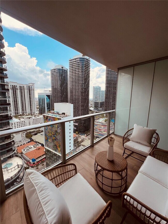 Building Photo - 1010 Brickell Ave