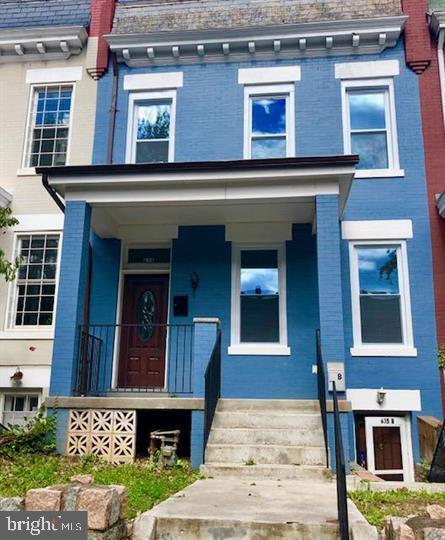 Building Photo - 635 Kenyon St NW