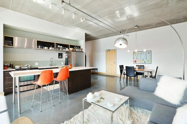 Building Photo - 345 N 6th Ave