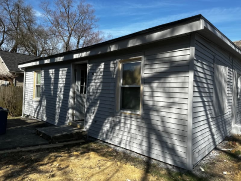 Building Photo - 811 W 8th St