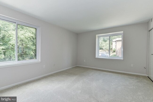 Building Photo - 9708 Kingsbridge Dr