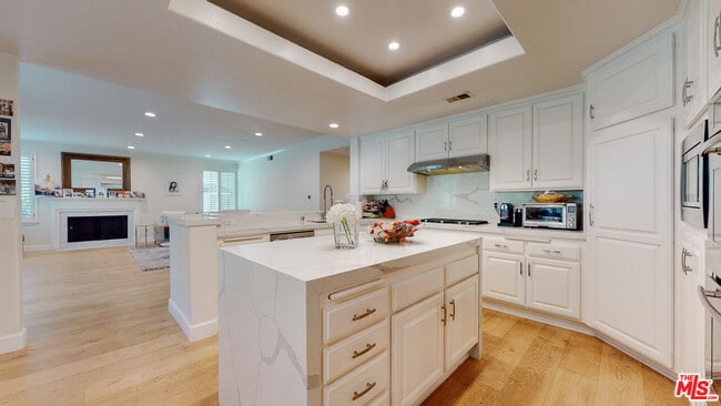 Building Photo - 4950 Densmore Ave