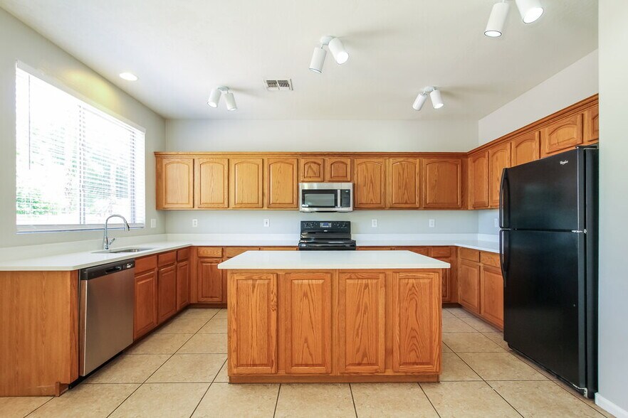 Building Photo - 6904 W Jackrabbit Ln