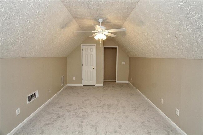 Building Photo - 1490 Creek Pointe Cir