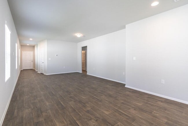 Building Photo - 234 Heritage Ml Trl