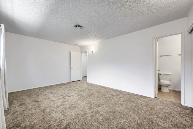 Building Photo - Don't Miss This Charming 3 bed - 2 bath Newly Renovated Home!