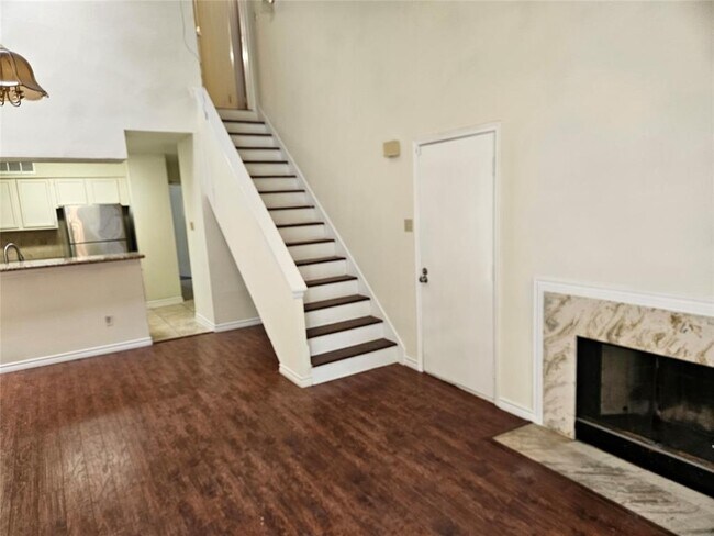 Building Photo - 2425 Holly Hall St