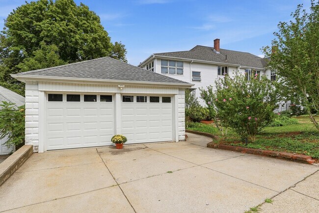Building Photo - 131 Highland Ave