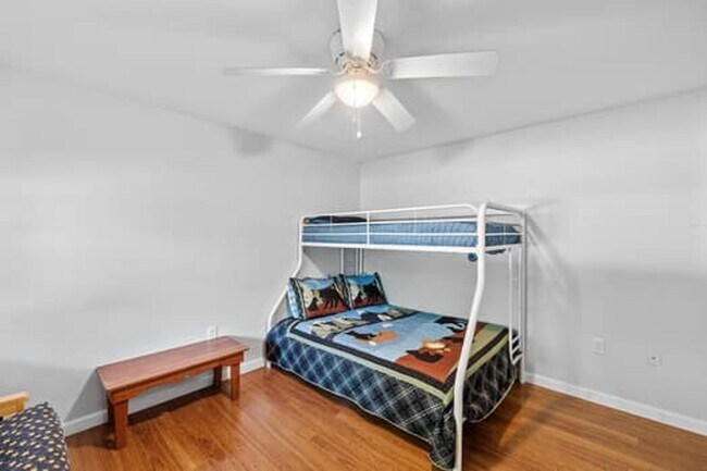 Building Photo - Spacious & Comfortable 4 Bedroom House - C...