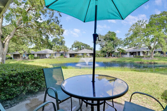 Building Photo - 909 Club Dr
