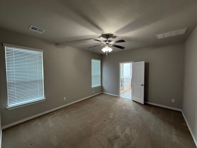 Building Photo - Beautiful 4 Bedroom Home in Mustang Schools