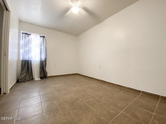 Building Photo - 4700 Maxwell Ave