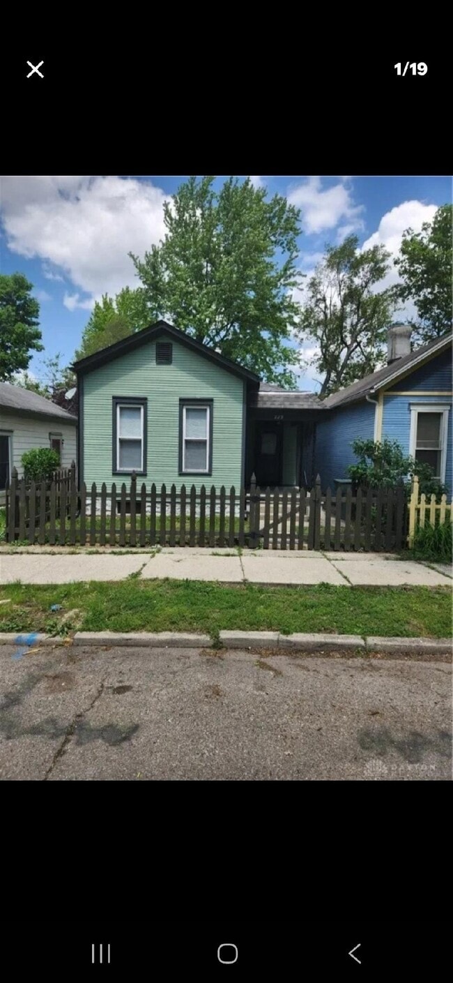 Building Photo - 229 Park Dr