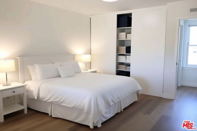 Building Photo - 9647 Spyglass Ave