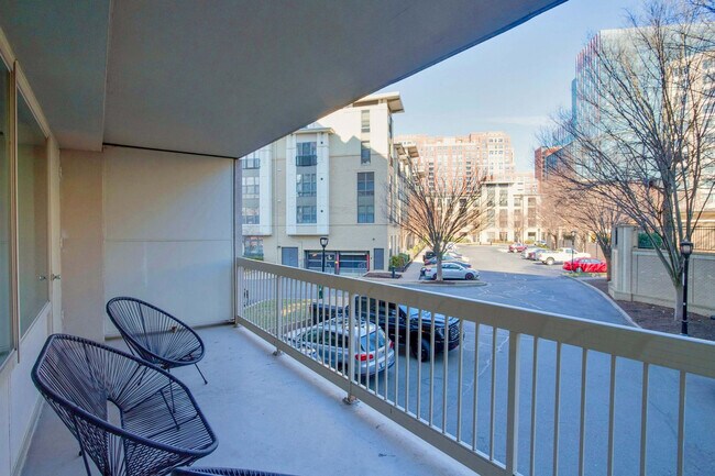 Building Photo - 1600 S Eads St