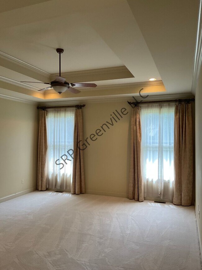 Building Photo - Four Bedroom Brick House for Rent!
