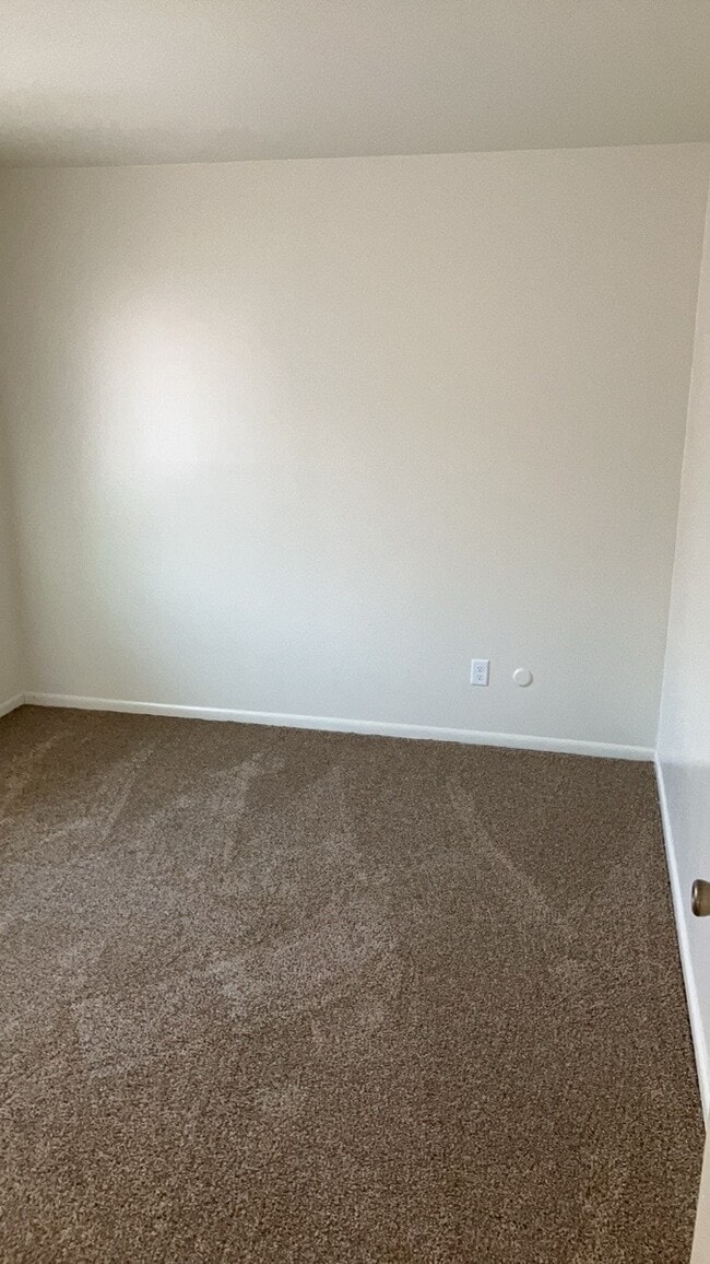 Building Photo - 970 W Alkaline Springs Rd