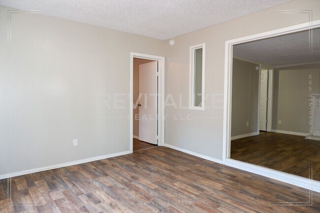 Building Photo - 7846 Roberson St