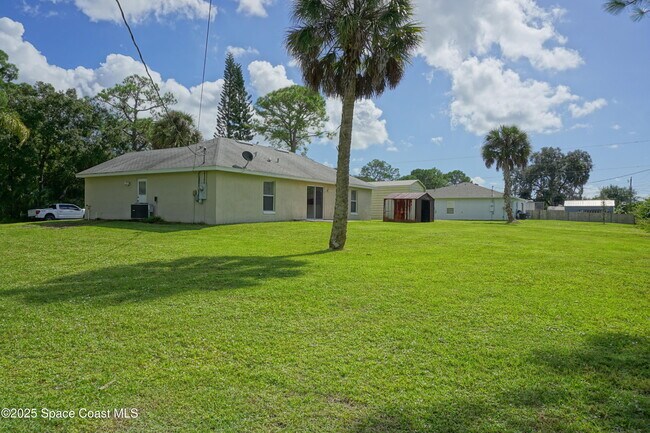 Building Photo - 1758 Tradewinds Ave SE