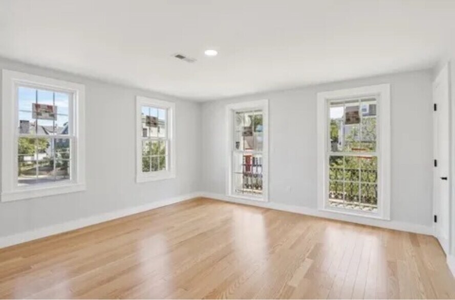 Building Photo - 410 Ferry St