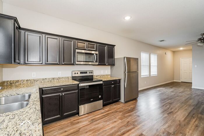 Building Photo - 6202 Old Bridge Way