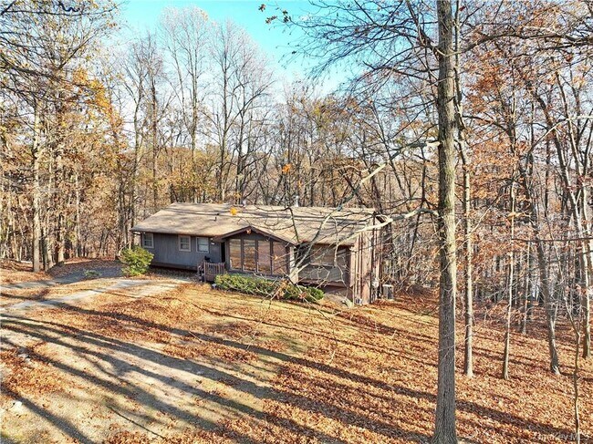 Building Photo - 9 Country Club Ln