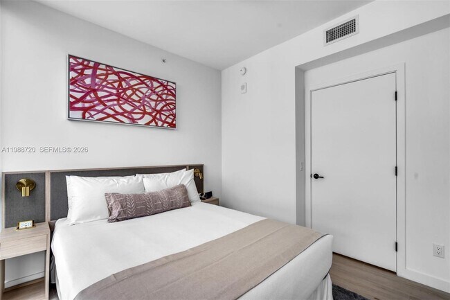 Building Photo - 225 N Miami Ave