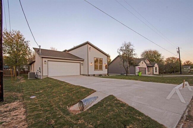 Building Photo - 346 Nene Ln