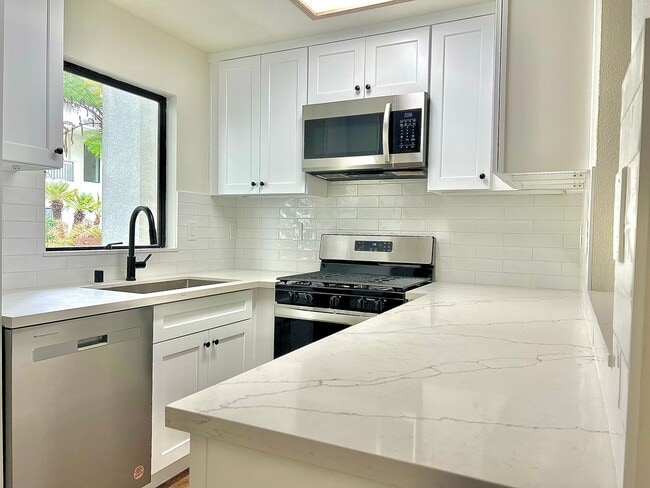 Building Photo - Updated 2-Bedroom 3 Bathroom Pasadena Town...