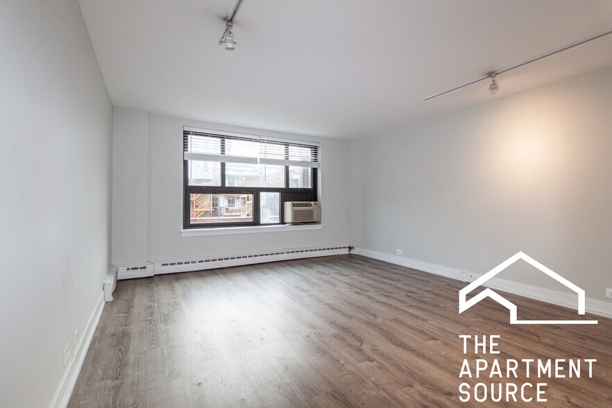 Building Photo - 445 W Wellington Ave