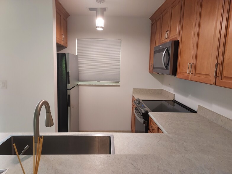 Kitchen - 4510 Botanical Place Cir