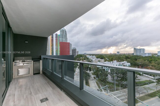 Building Photo - 1451 Brickell Ave