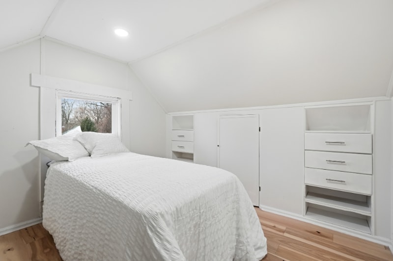 Building Photo - 402 E 18th St