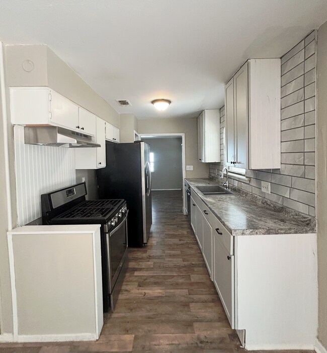 Building Photo - Charming 3-Bed, 2-Bath Home in Northeast S...