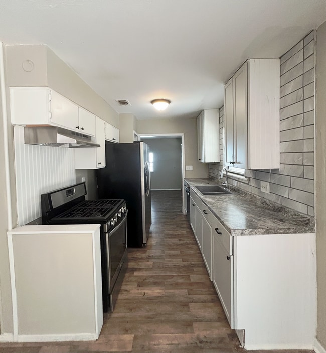 Building Photo - Charming 4-Bed, 2-Bath Home in Northeast S...