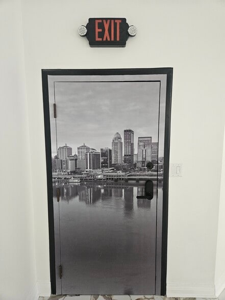 Building Photo - 539 W Market St