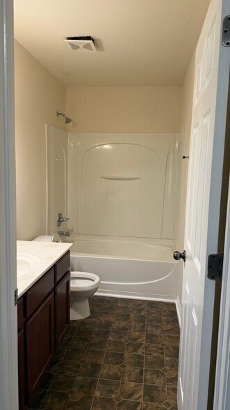 Building Photo - 505 Chartwell Dr