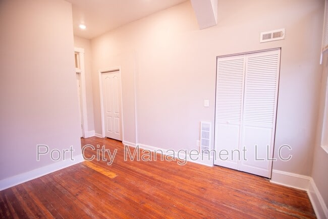 Building Photo - 2121 St Paul St