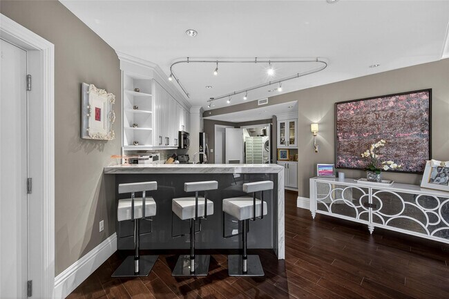 Building Photo - 455 E Palmetto Park Rd