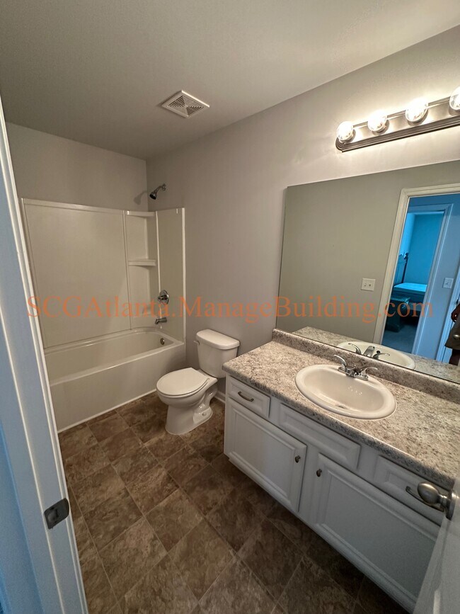 Building Photo - 110 Newnan Lakes Dr