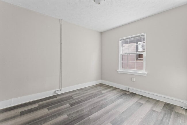 Building Photo - 621 E Main St