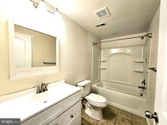 Building Photo - 143 Mitscher Rd